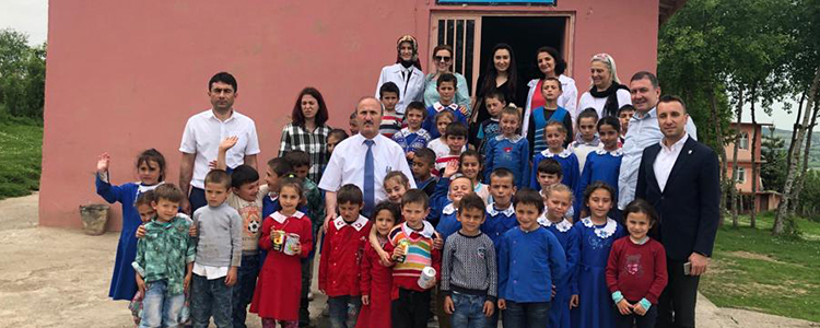 EZGİLİLERDEN DUYARLI DAVRANIŞ